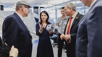 La ministre des Affaires étrangères Baerbock visite le Centre spatial de l'Université d'Auckland, Nouvelle-Zélande